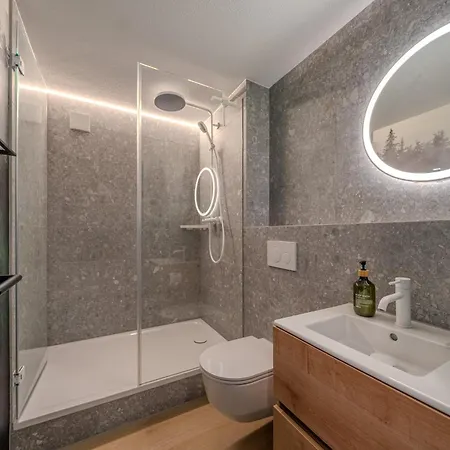Freestyle Alpine Design-studios - Pool, Parking & Balcony In Center By Bluehills Vacations Apartament