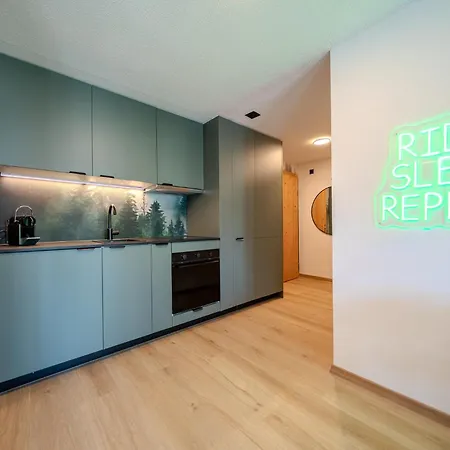 Freestyle Alpine Design-studios - Pool, Parking & Balcony In Center By Bluehills Vacations Apartament *
